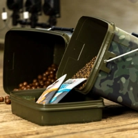 Trakker 13 Ltr Camo Square Container Inc Tray